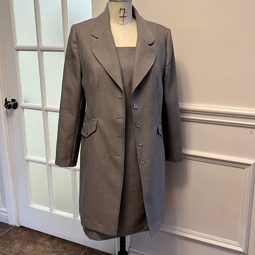 Vintage Vanity Fair petite 2 piece dress suit